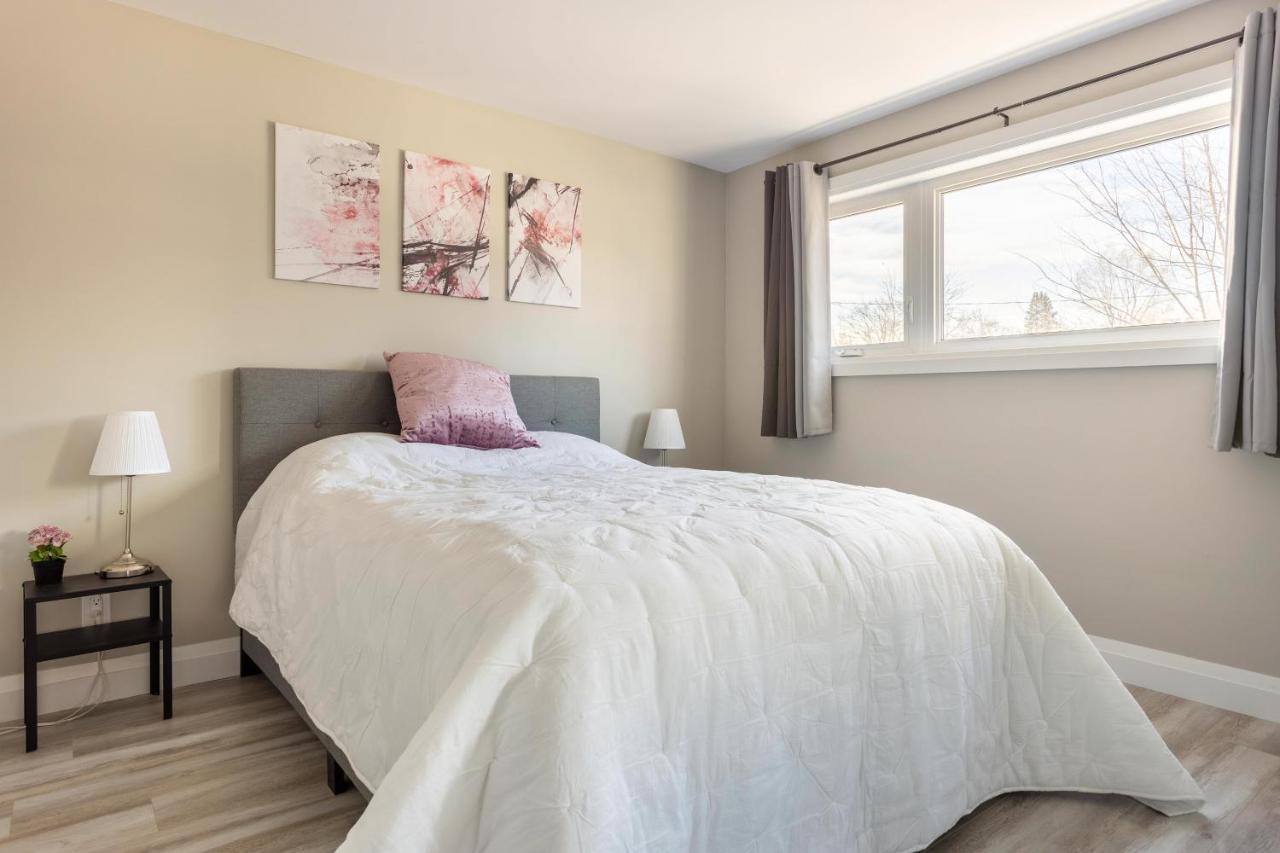 Entire 2 Bedroom Apartment Downtown - U2 Kitchener Extérieur photo
